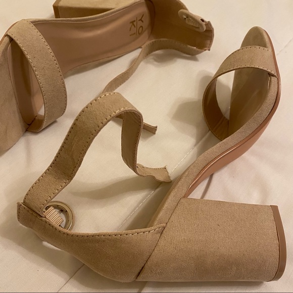 heels - Picture 2 of 7